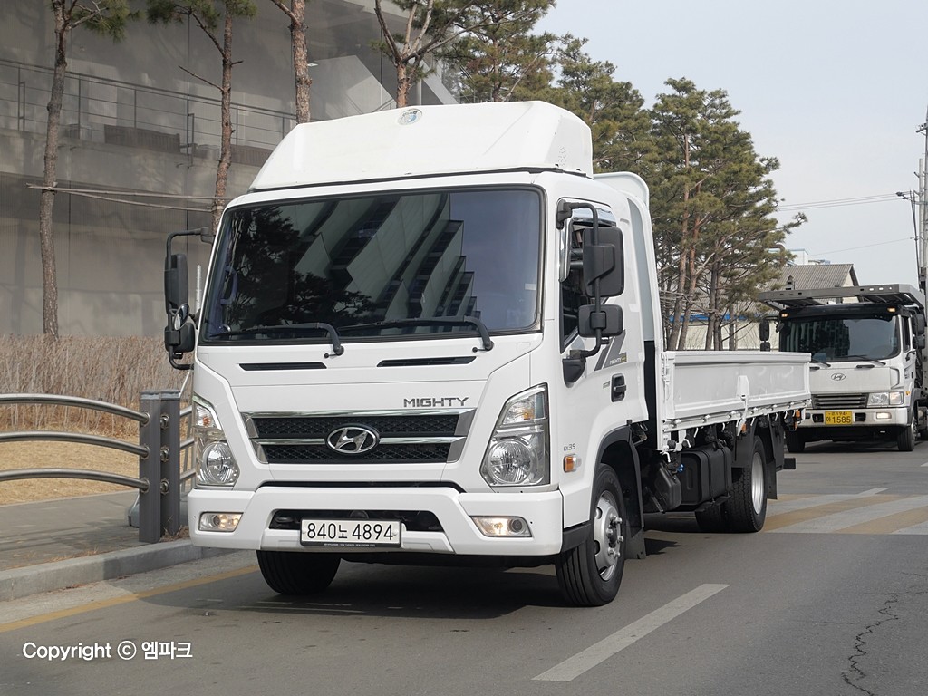 2015 HYUNDAI All New MIGHTY 3.5 ton Supercap long axis