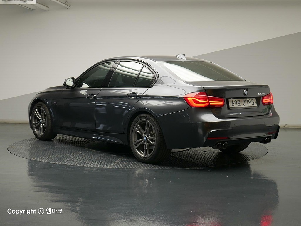 2016 BMW 3 Series (6Gen) 320i M sports