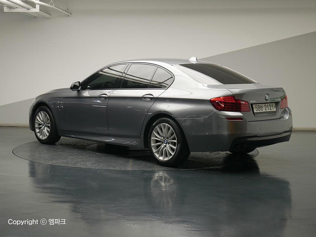 2016 BMW 5 SERIES (6Gen) 528i xDrive M Aerodynamic
