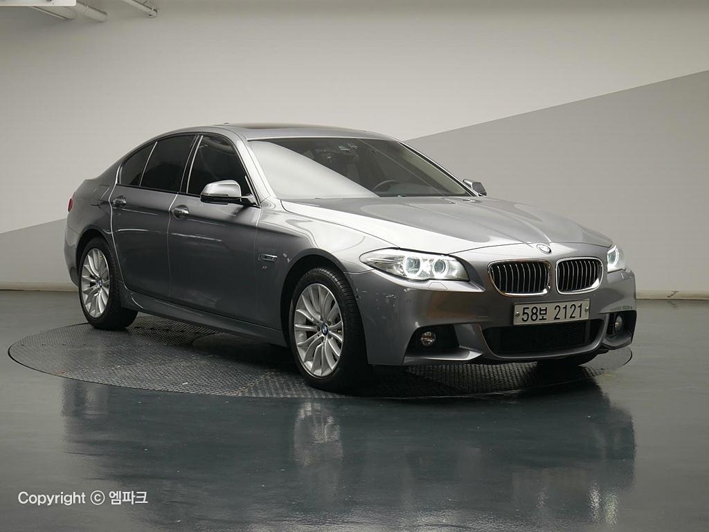 2016 BMW 5 SERIES (6Gen) 528i xDrive M Aerodynamic