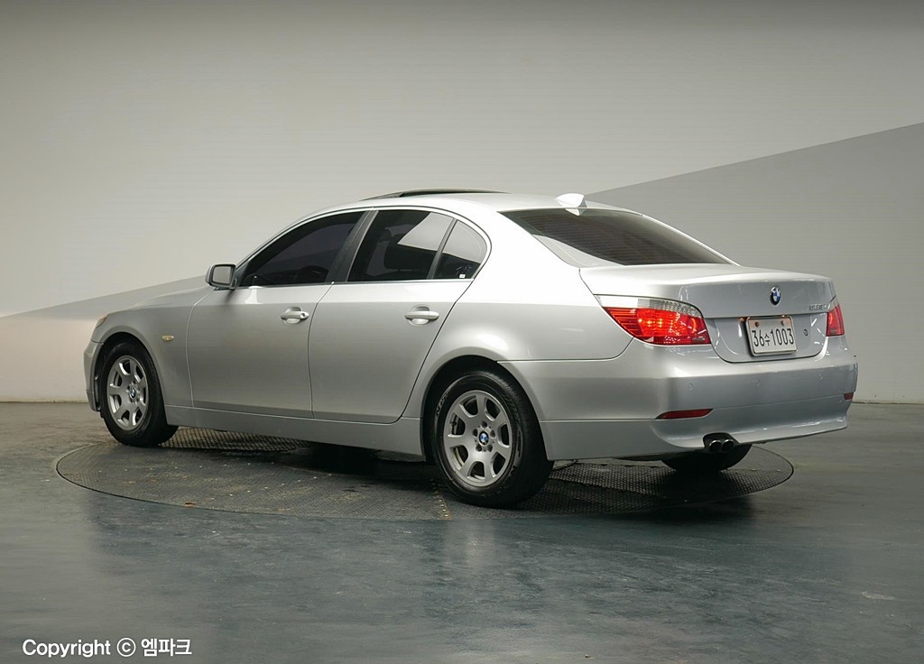 2007 BMW 5 SERIES (5Gen) 523i