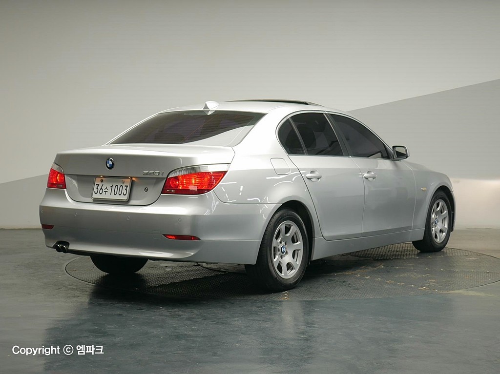 2007 BMW 5 SERIES (5Gen) 523i