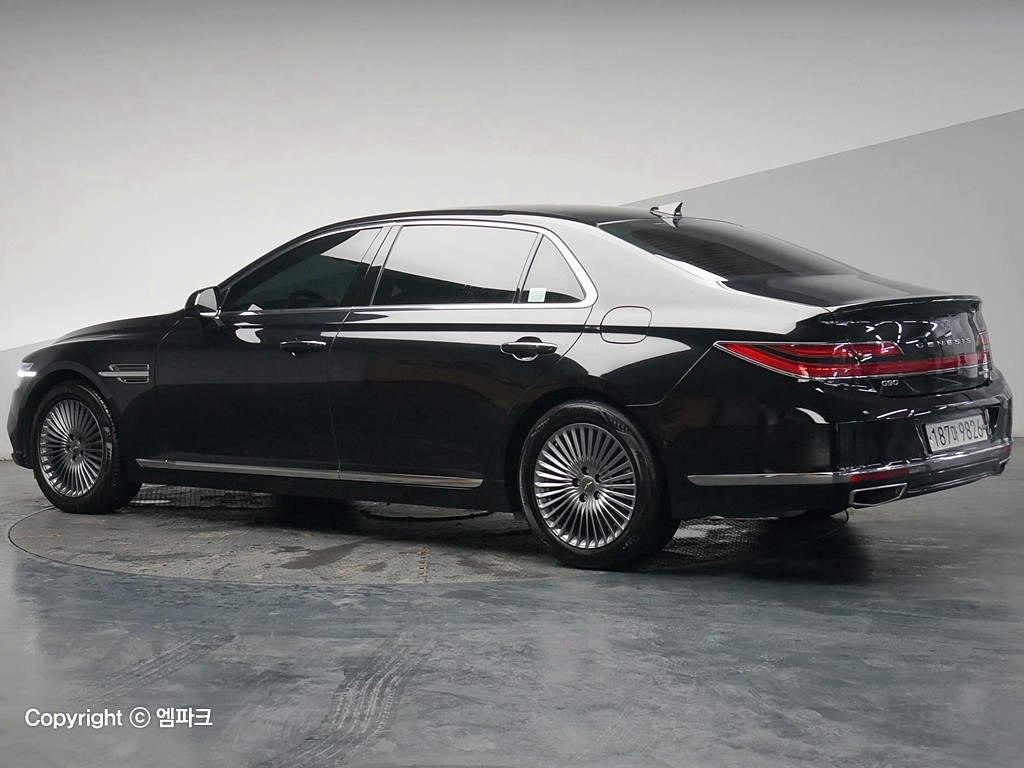 2019 GENESIS G90 