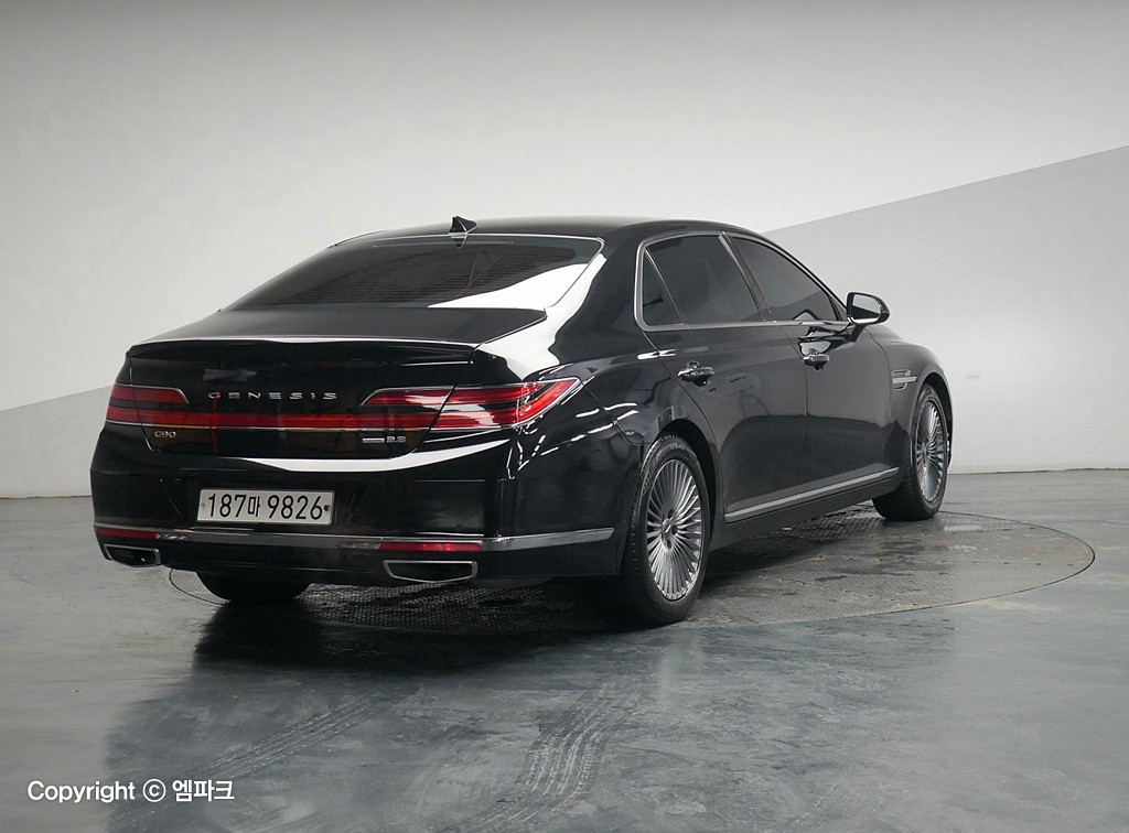 2019 GENESIS G90 