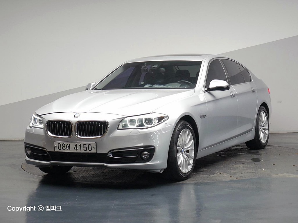 2016 BMW 5 SERIES (6Gen) 528i Luxury Line Plus