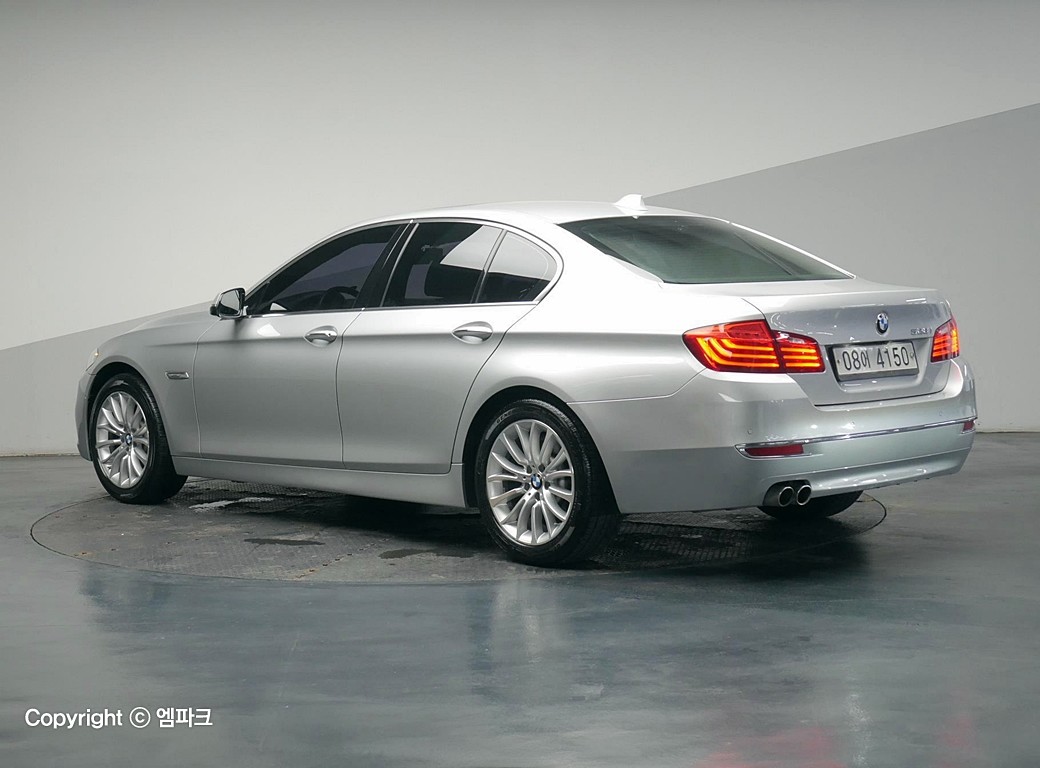 2016 BMW 5 SERIES (6Gen) 528i Luxury Line Plus