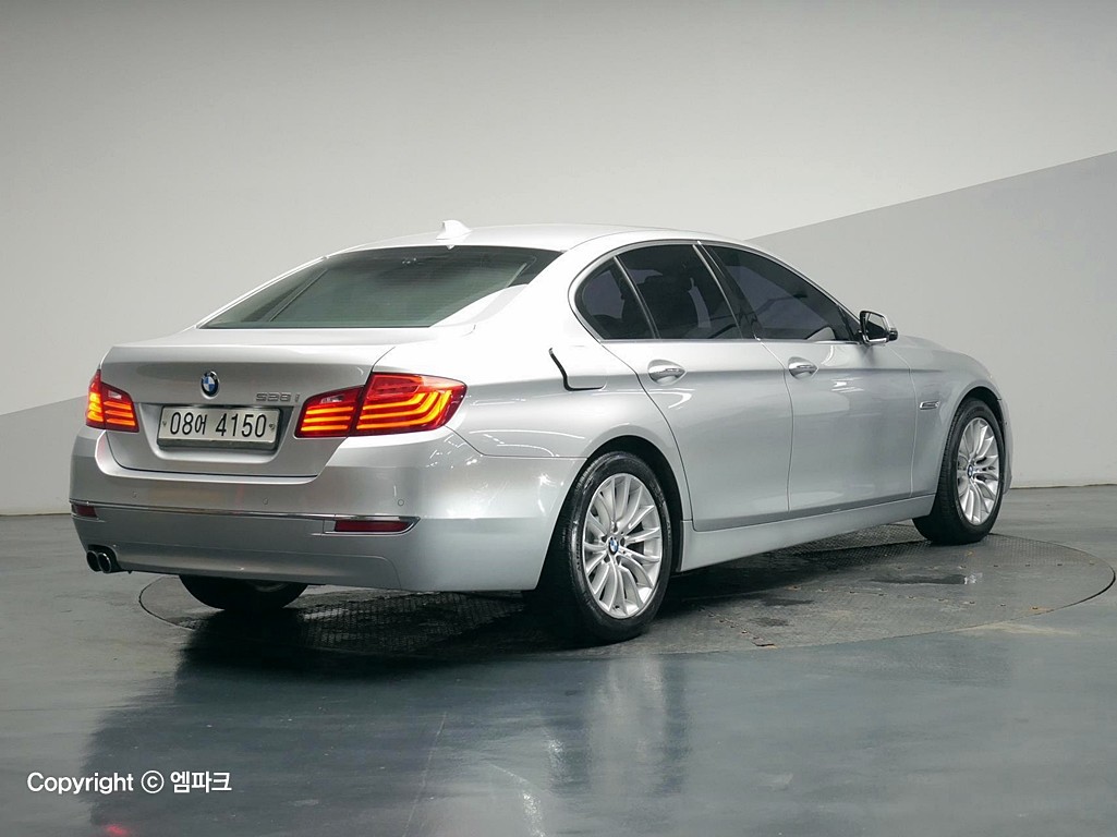 2016 BMW 5 SERIES (6Gen) 528i Luxury Line Plus