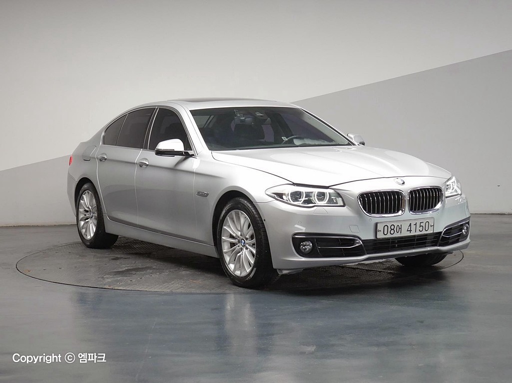2016 BMW 5 SERIES (6Gen) 528i Luxury Line Plus