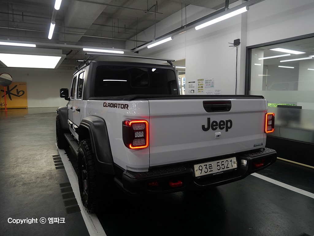 2020 JEEP Gladiator 
