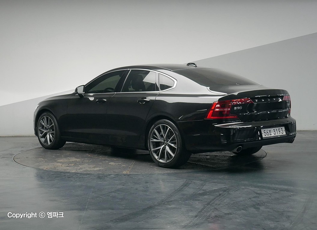 2017 VOLVO S90 D5 AWD Momentum