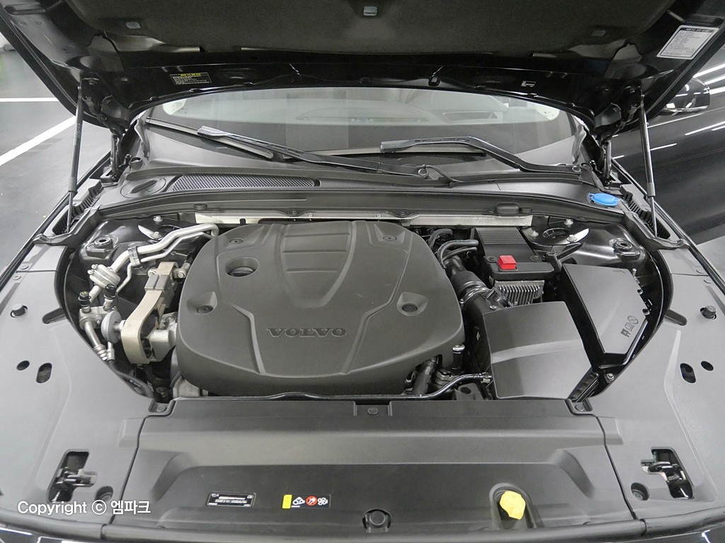 2017 VOLVO S90 D5 AWD Momentum