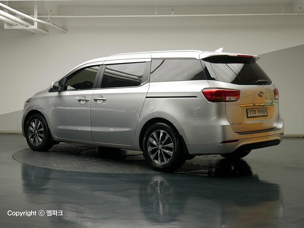 2016 KIA ALL NEW CARNIVAL 11 -seater diesel luxury