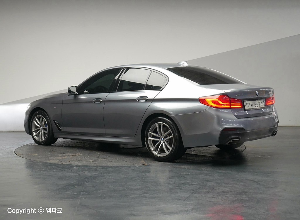 2017 BMW 5 SERIES (7Gen) 
