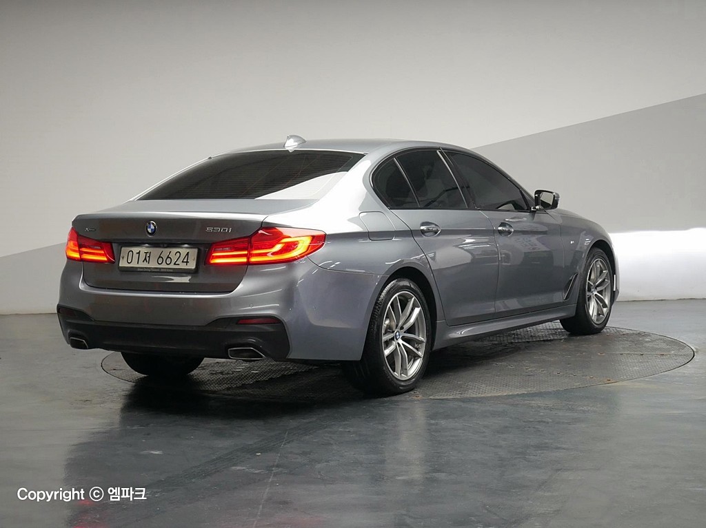 2017 BMW 5 SERIES (7Gen) 