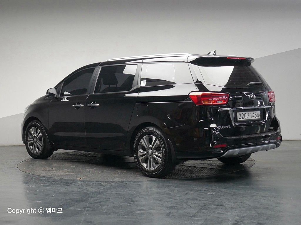2020 KIA THE NEW CARNIVAL 9 -seater diesel luxury