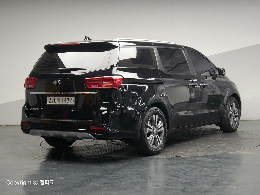 2020 KIA THE NEW CARNIVAL 9 -seater diesel luxury