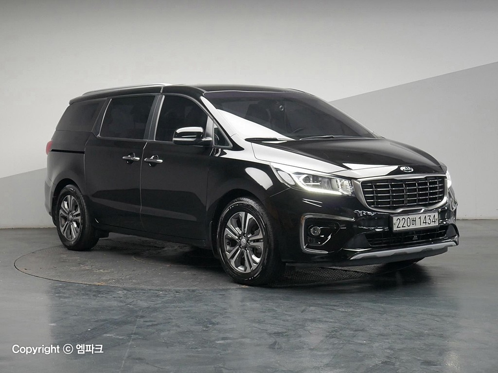 2020 KIA THE NEW CARNIVAL 9 -seater diesel luxury