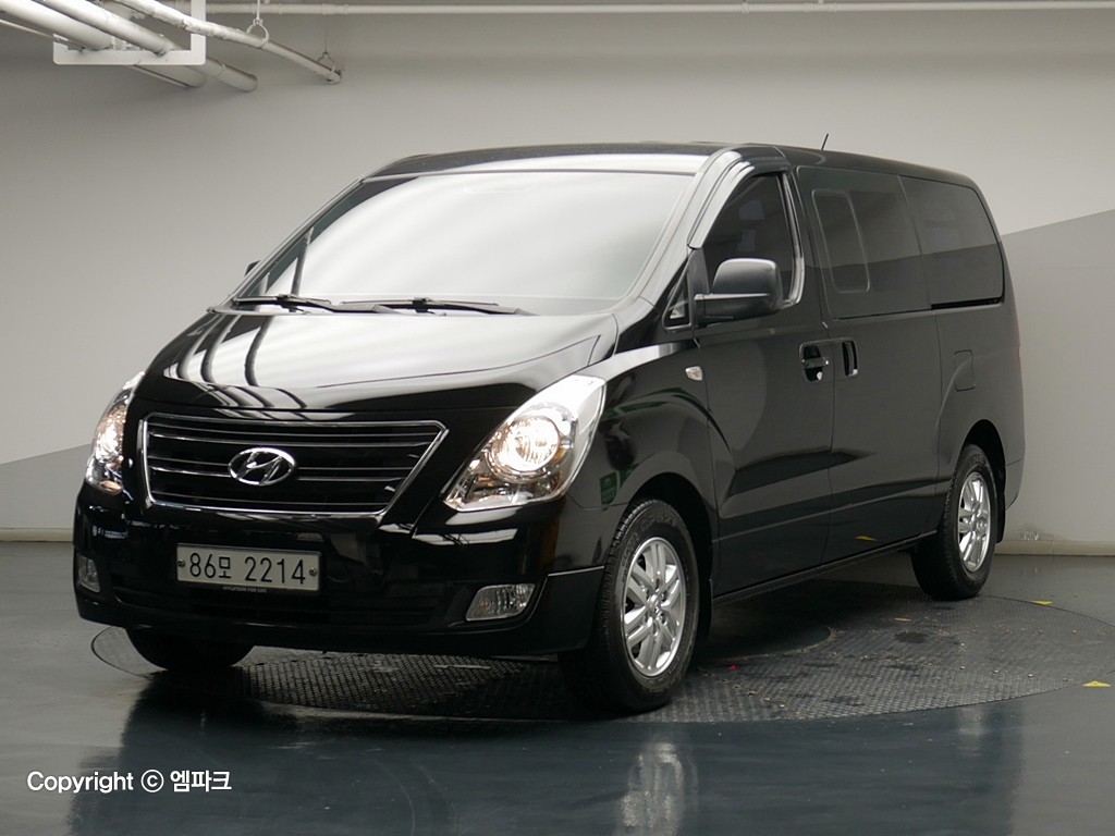 2017 HYUNDAI GRAND STAREX 5 -seater diesel van smart