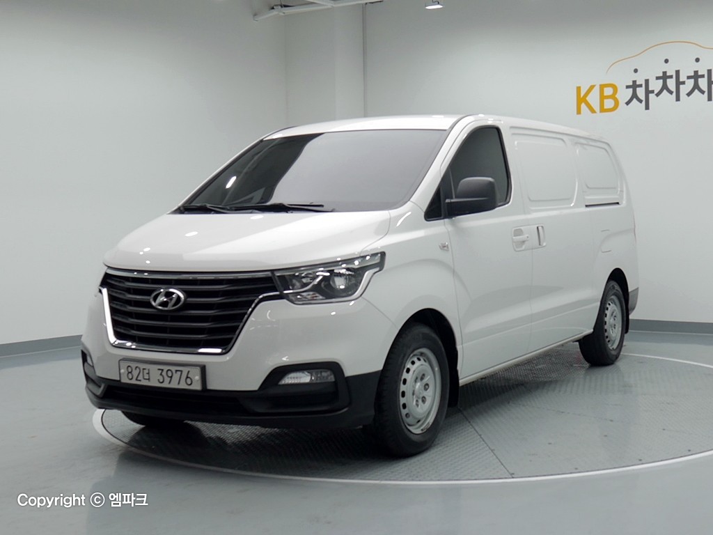 2019 HYUNDAI THE NEW GRAND STAREX 3 -seater diesel van style