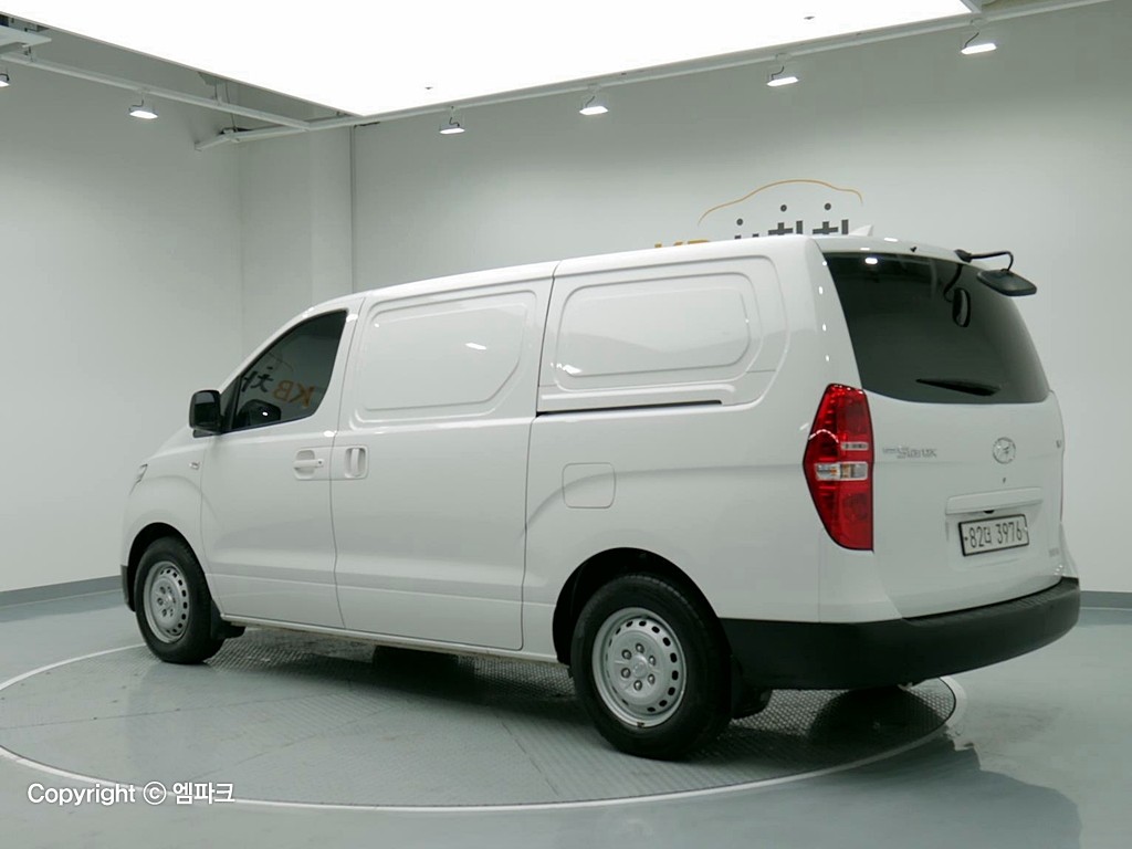 2019 HYUNDAI THE NEW GRAND STAREX 3 -seater diesel van style