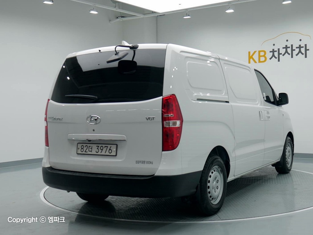 2019 HYUNDAI THE NEW GRAND STAREX 3 -seater diesel van style