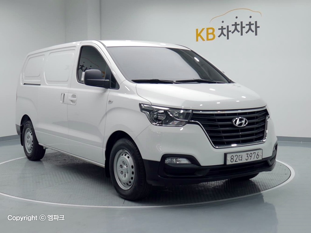 2019 HYUNDAI THE NEW GRAND STAREX 3 -seater diesel van style