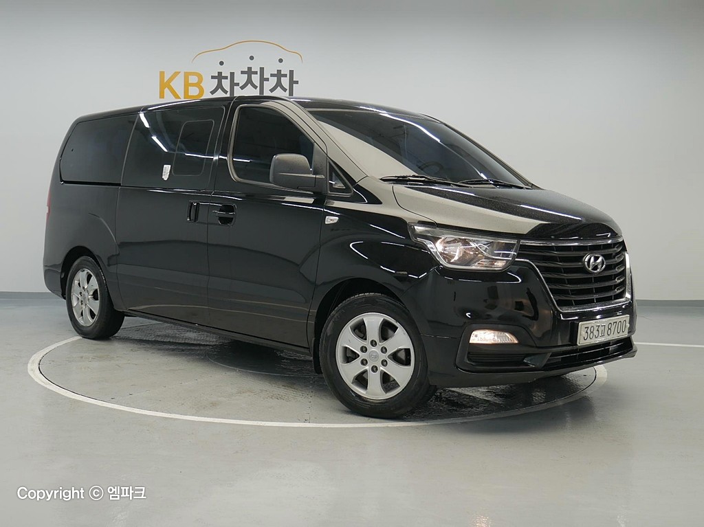 2019 HYUNDAI THE NEW GRAND STAREX 9 -seater diesel premium