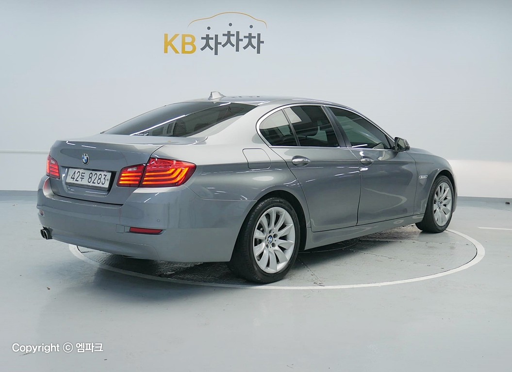 2015 BMW 5 SERIES (6Gen) 520d