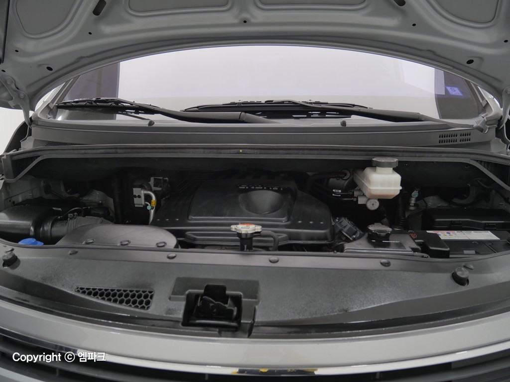 2017 HYUNDAI GRAND STAREX 5 -seater diesel van smart