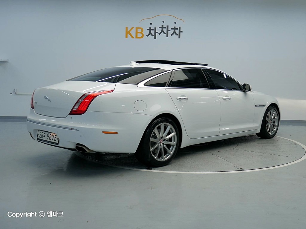 2015 JAGUAR XJ 3.0D LWB Premium luxury
