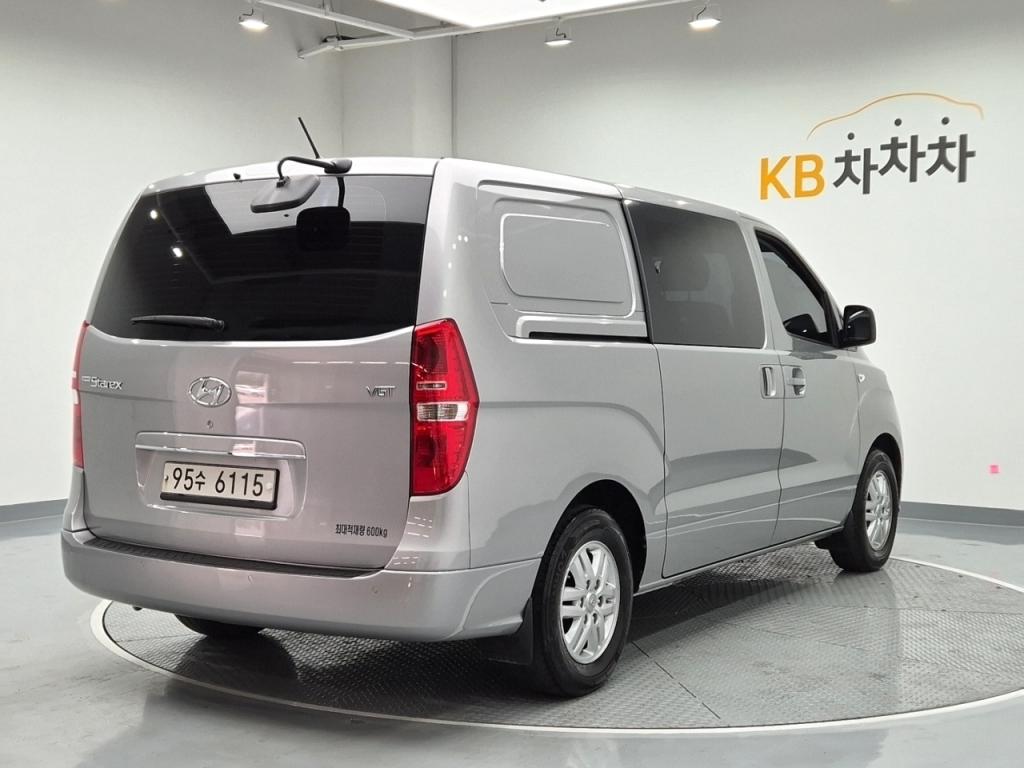 2019 HYUNDAI THE NEW GRAND STAREX 5 -seater diesel van smart