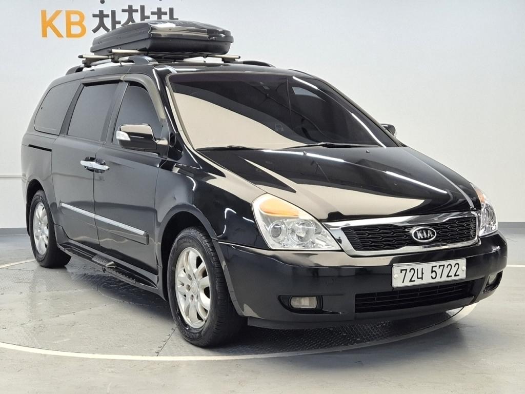 2012 KIA CARNIVAL R 11 -seater diesel GLX's highest level