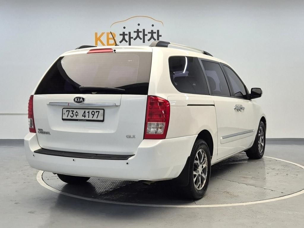2013 KIA CARNIVAL R 11 -seater diesel GLX's highest level