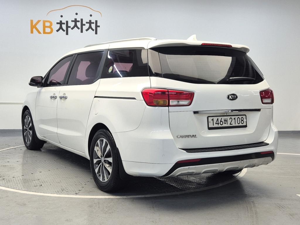 2017 KIA ALL NEW CARNIVAL 9 -seater diesel luxury