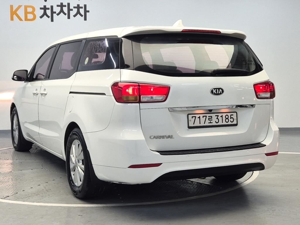 2016 KIA ALL NEW CARNIVAL 11 -seater diesel Deluxe