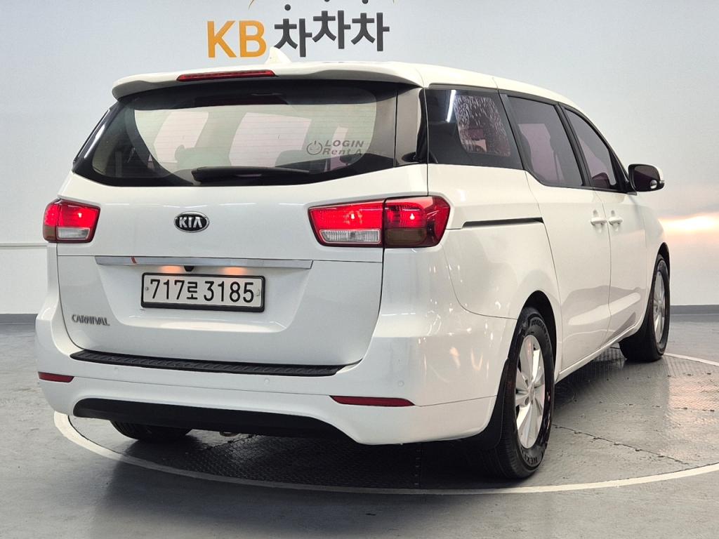 2016 KIA ALL NEW CARNIVAL 11 -seater diesel Deluxe