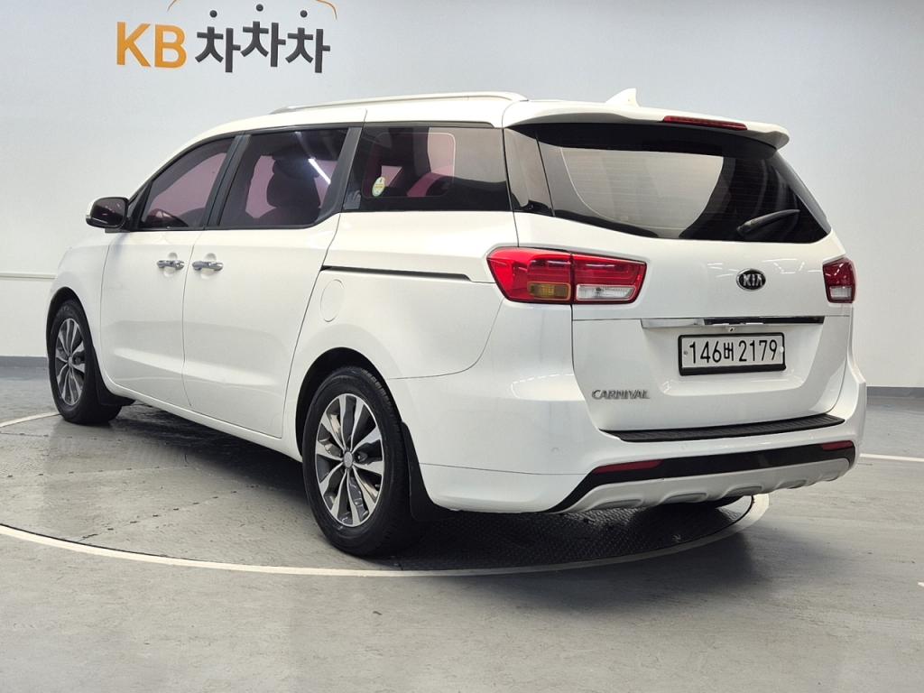2017 KIA ALL NEW CARNIVAL 9 -seater diesel luxury