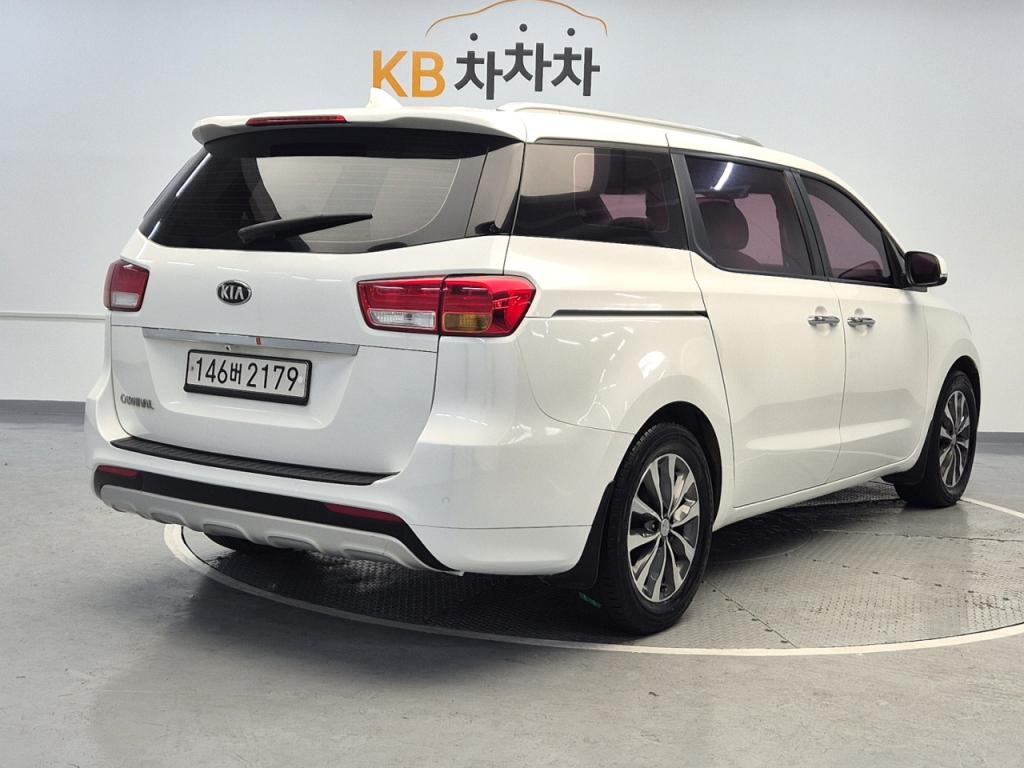 2017 KIA ALL NEW CARNIVAL 9 -seater diesel luxury