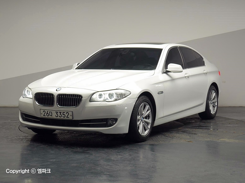 2011 BMW 5 SERIES (6Gen) 528i