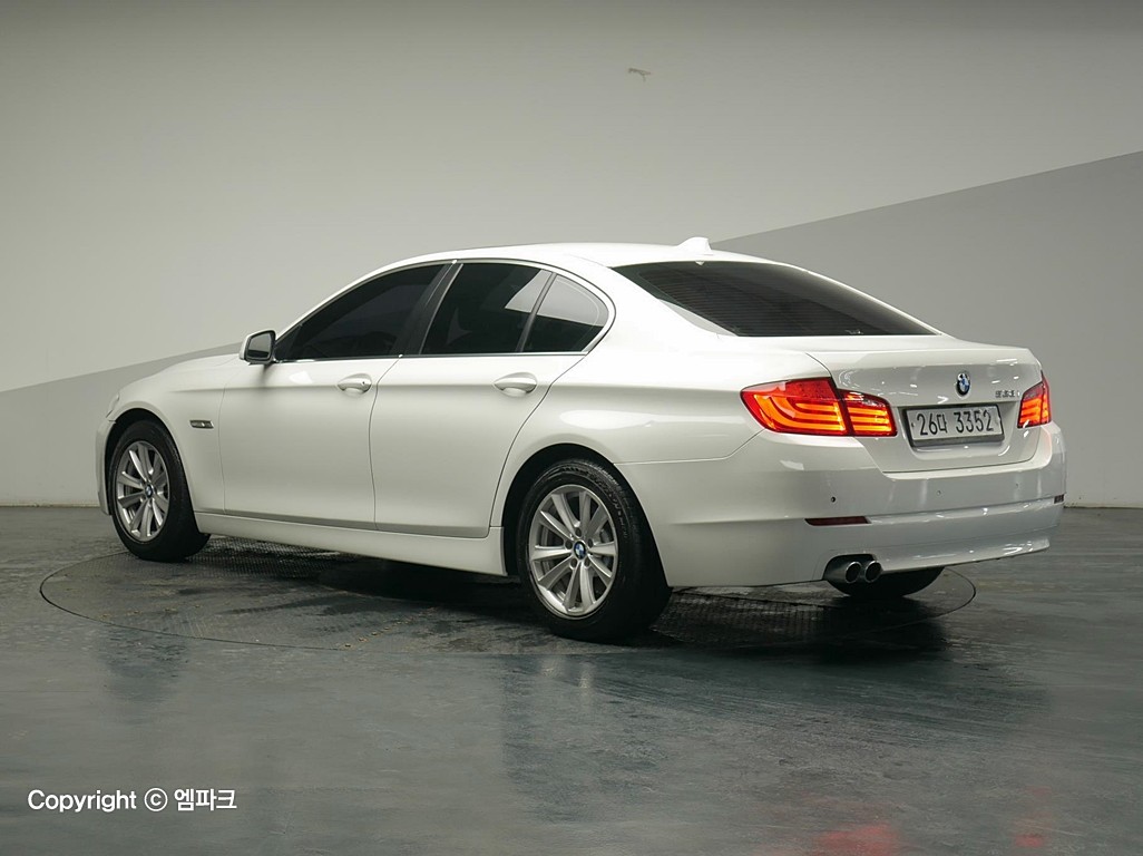 2011 BMW 5 SERIES (6Gen) 528i