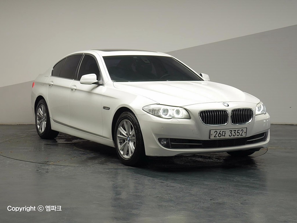 2011 BMW 5 SERIES (6Gen) 528i