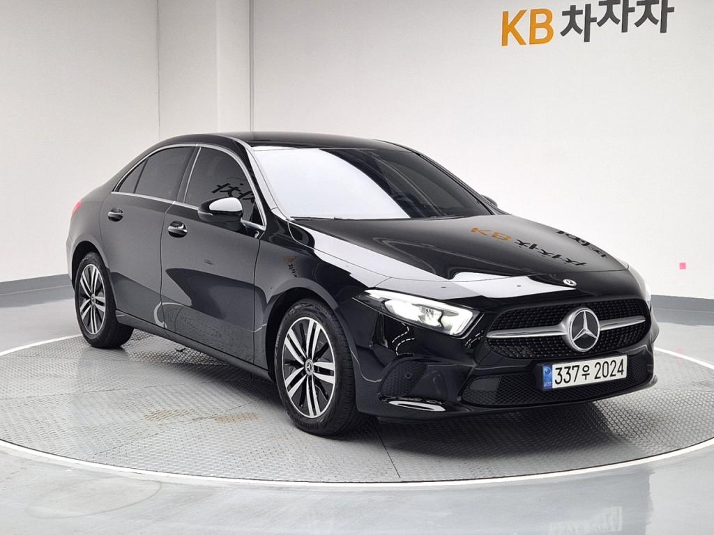 2021 BENZ A CLASS (4Gen) A200D sedan