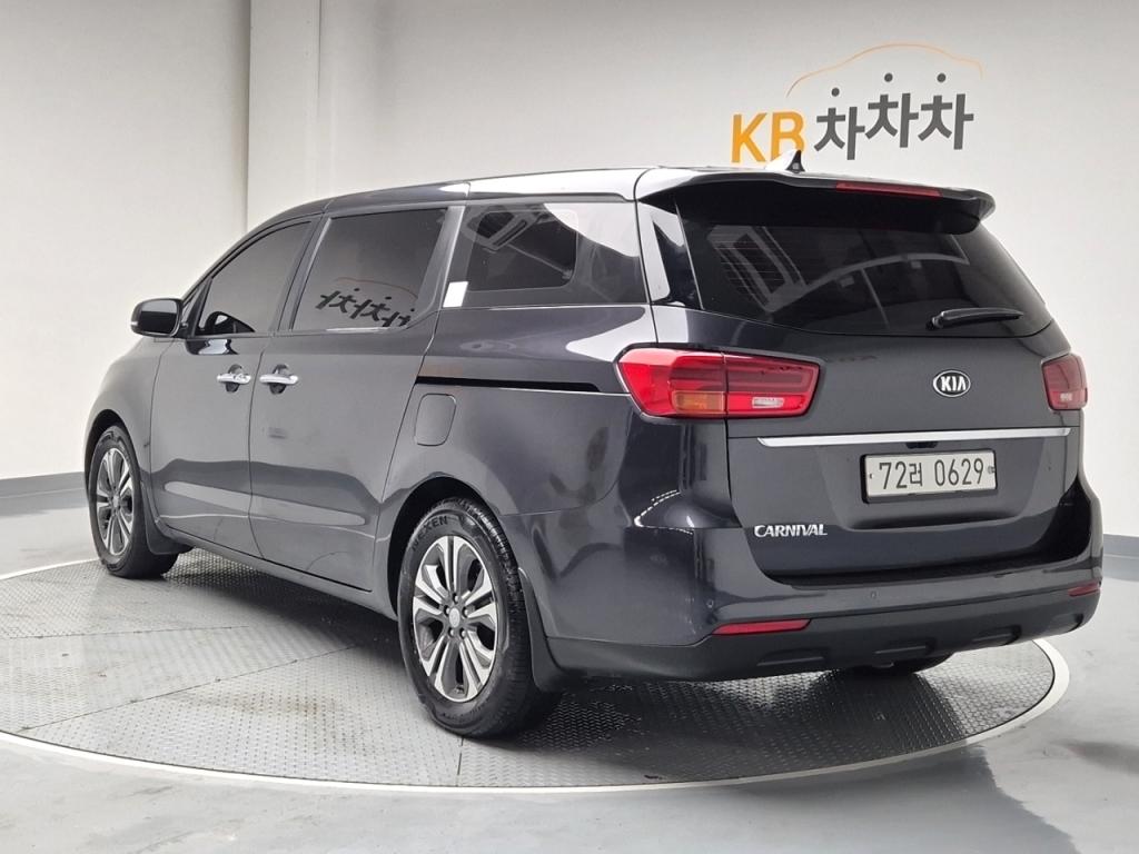 2019 KIA THE NEW CARNIVAL 11 -seater diesel Deluxe