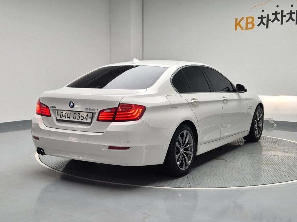 2016 BMW 5 SERIES (6Gen) 528i xDrive