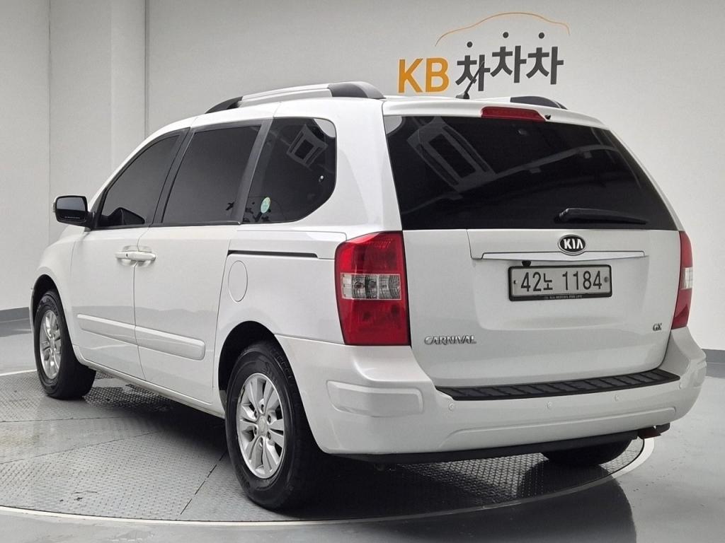 2013 KIA CARNIVAL R 9 -seater diesel GX high -end type