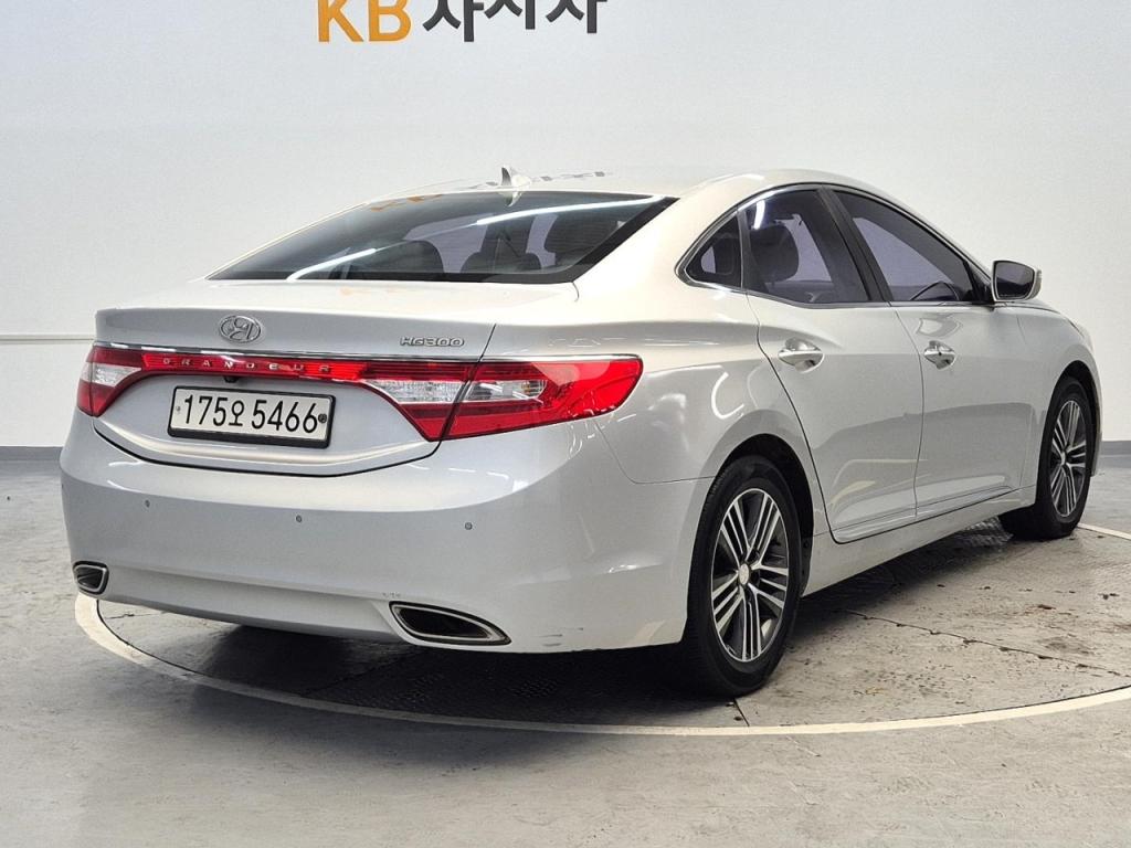 2013 HYUNDAI GRANDEUR HG LPI Taxi model type