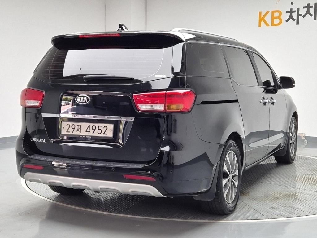 2016 KIA ALL NEW CARNIVAL 9 -seater diesel luxury