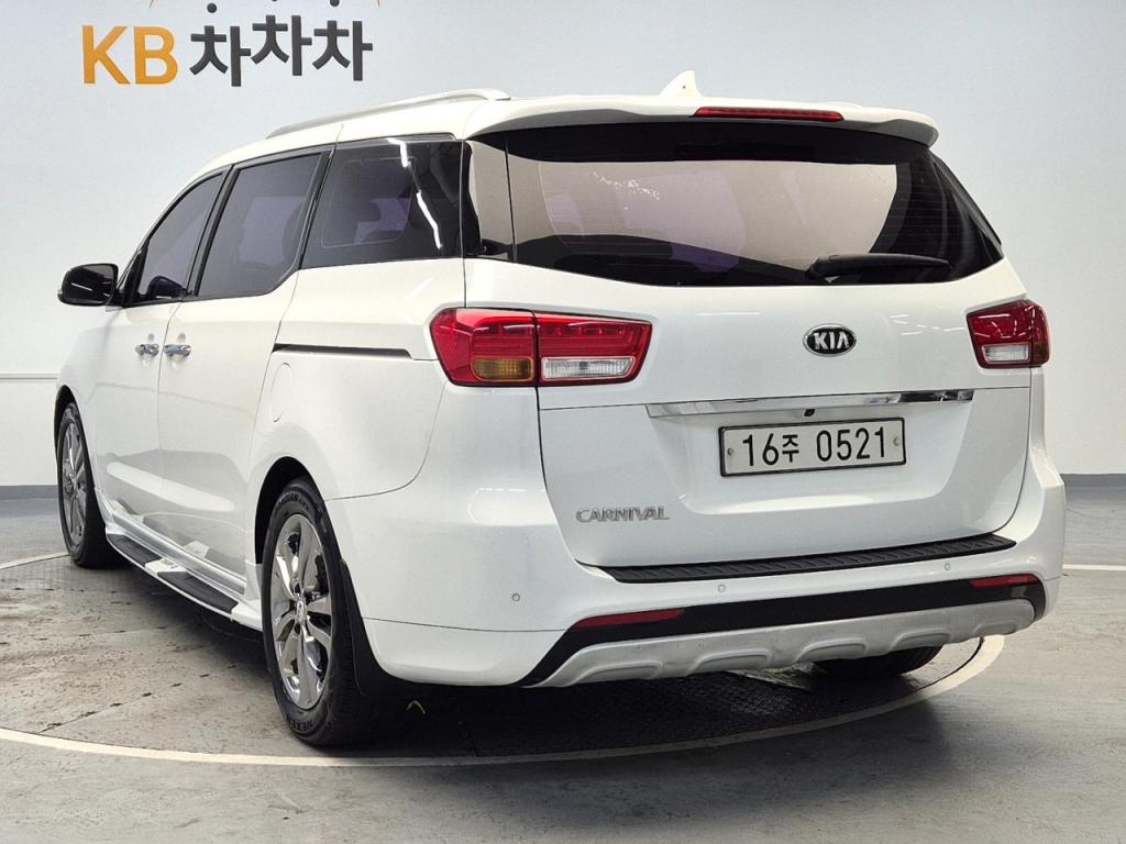 2017 KIA ALL NEW CARNIVAL 9 -seater diesel nobless