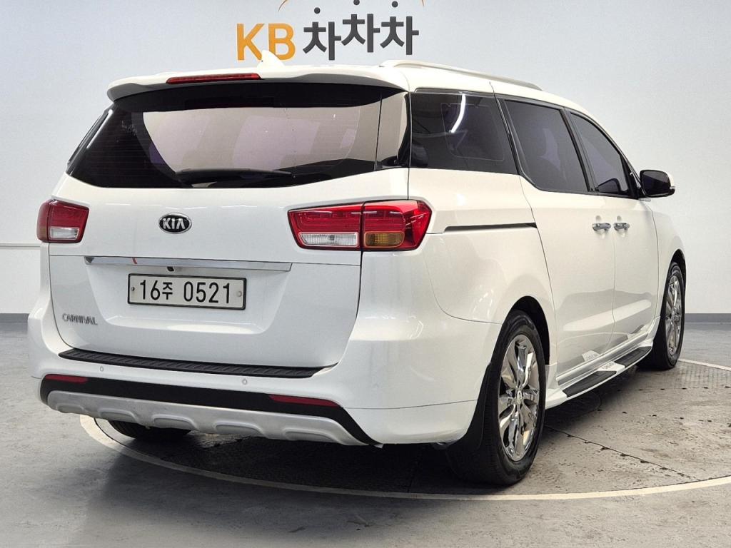 2017 KIA ALL NEW CARNIVAL 9 -seater diesel nobless