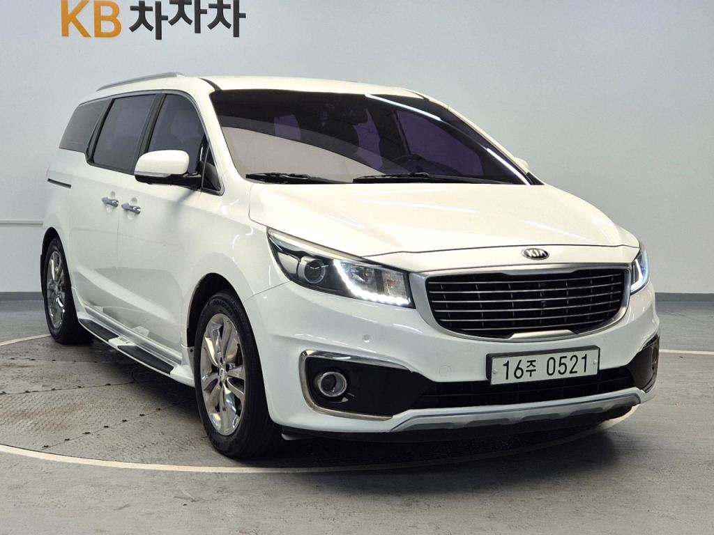 2017 KIA ALL NEW CARNIVAL 9 -seater diesel nobless
